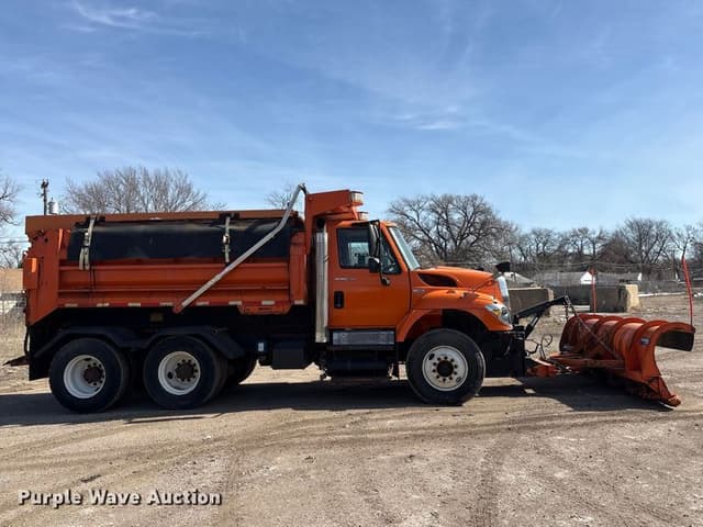 Image of International Workstar 7400 equipment image 3