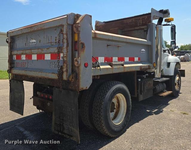 Image of International Workstar 7400 equipment image 4