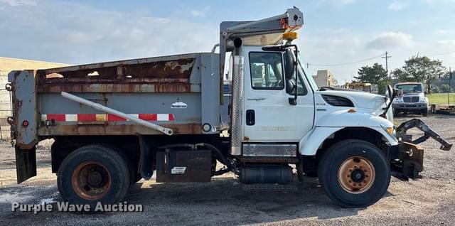 Image of International Workstar 7400 equipment image 3