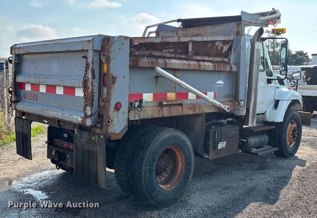 Image of International Workstar 7400 equipment image 4