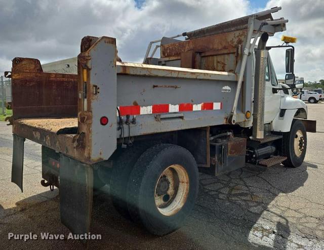Image of International Workstar 7400 equipment image 4