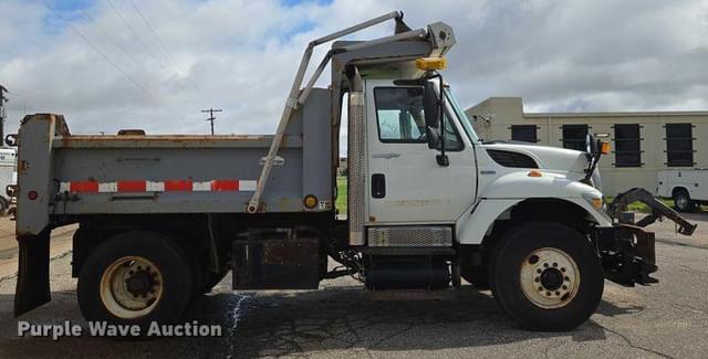 Image of International Workstar 7400 equipment image 3