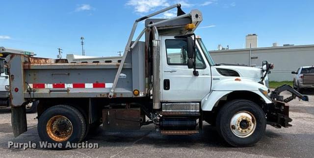 Image of International Workstar 7400 equipment image 3