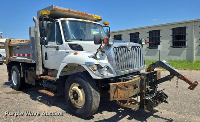 Image of International Workstar 7400 equipment image 2