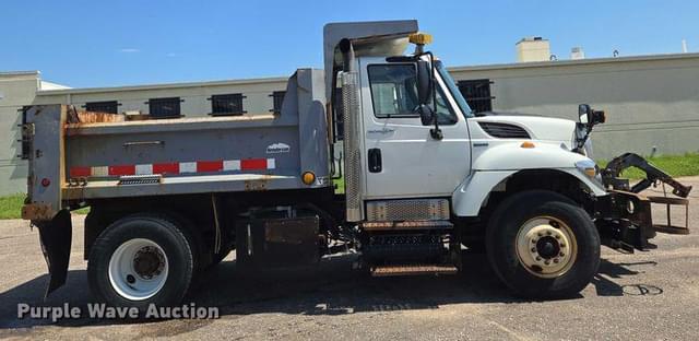 Image of International Workstar 7400 equipment image 3