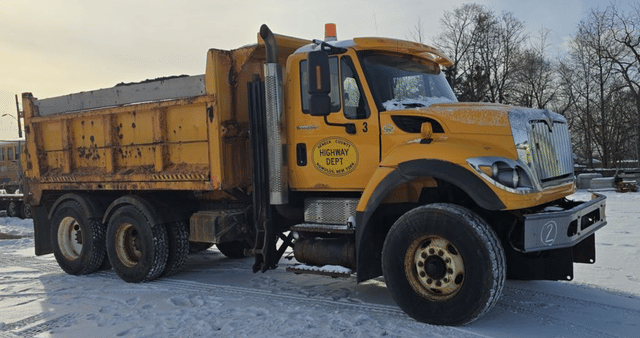 Image of International WorkStar 7600 equipment image 1