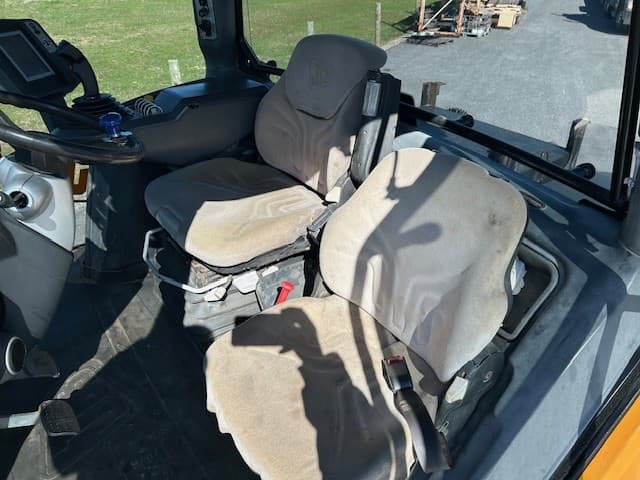 Image of JCB Fastrac 8250 equipment image 2