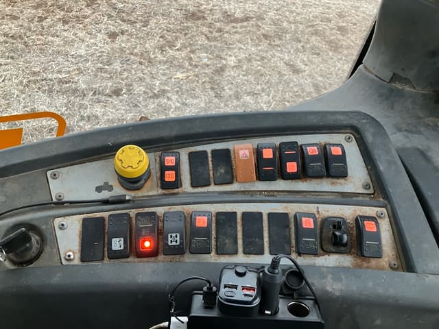 Image of JCB Fastrac 8250 equipment image 2