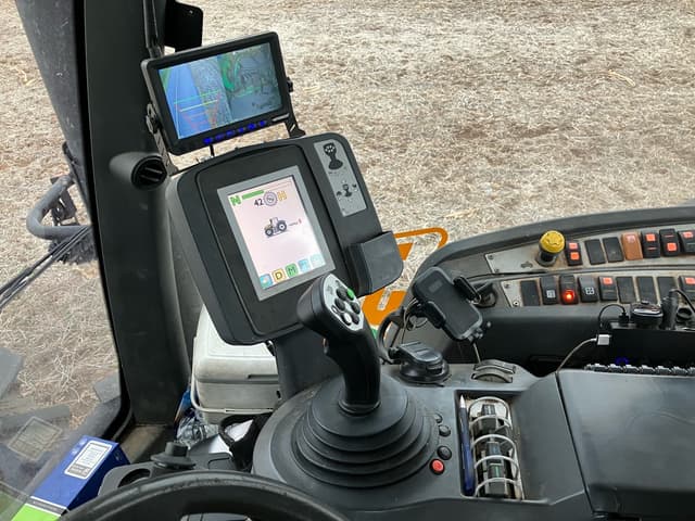 Image of JCB Fastrac 8250 equipment image 3