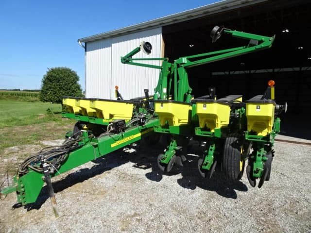 Image of John Deere 1760 equipment image 1