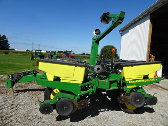 Image of John Deere 1760 equipment image 2