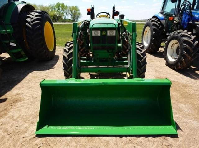 Image of John Deere 5203 equipment image 3