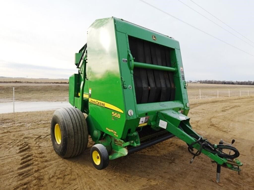 2008 John Deere 568 Equipment Image0