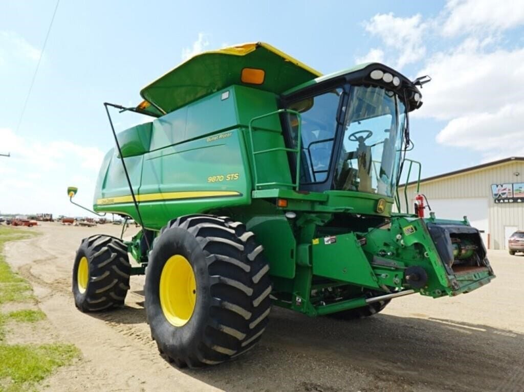 28 John Deere 9870 STS Equipment Image0