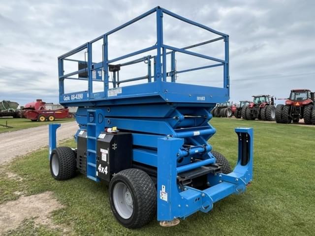 Image of Genie GS-4390 equipment image 2