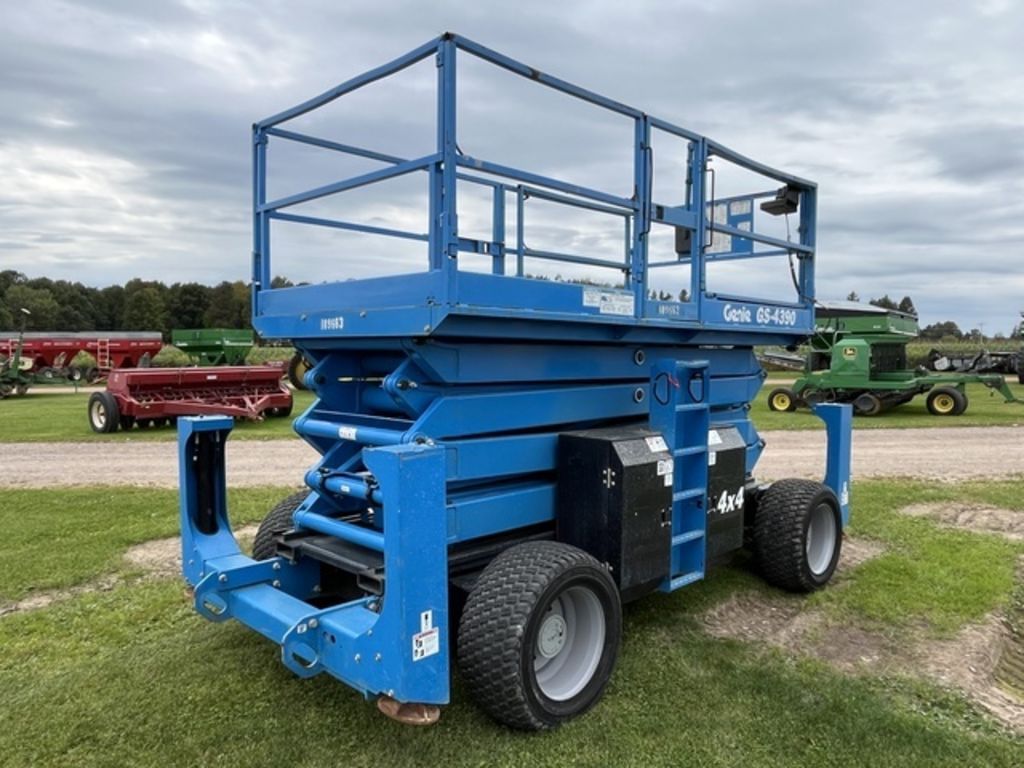 2017 Genie GS-4390 Equipment Image0