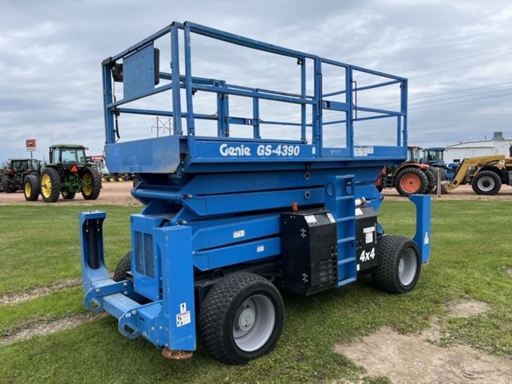 2017 Genie GS-4390 Equipment Image0