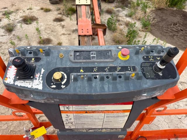 Image of JLG 600S equipment image 2
