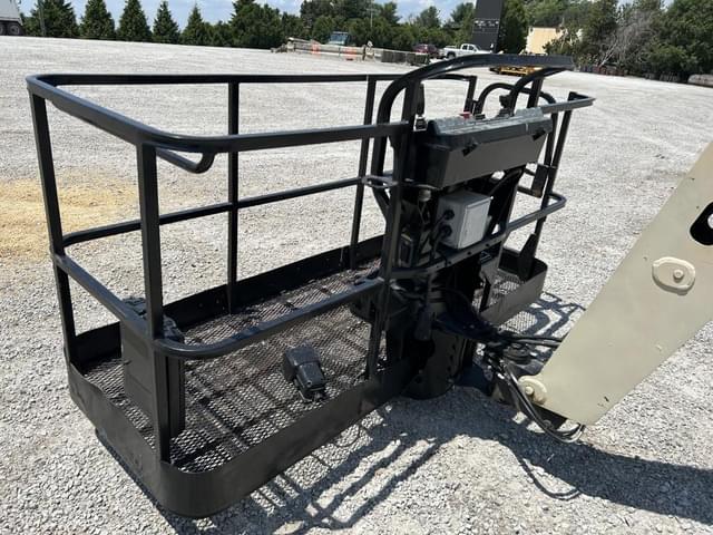 Image of JLG 800A equipment image 3