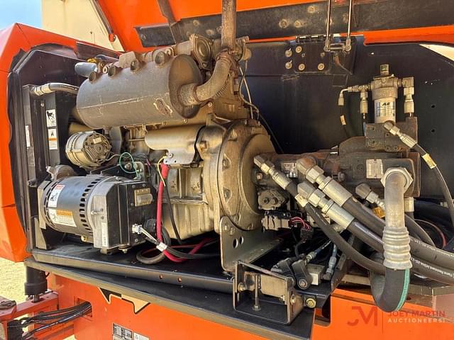 Image of JLG 800S equipment image 4
