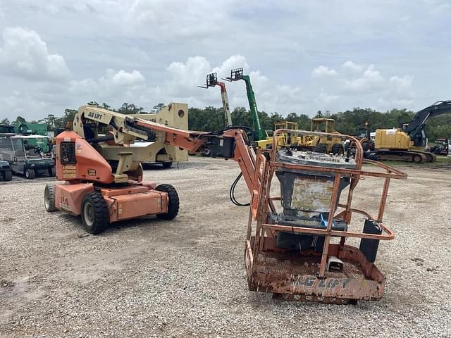 Image of JLG E400AJP equipment image 4