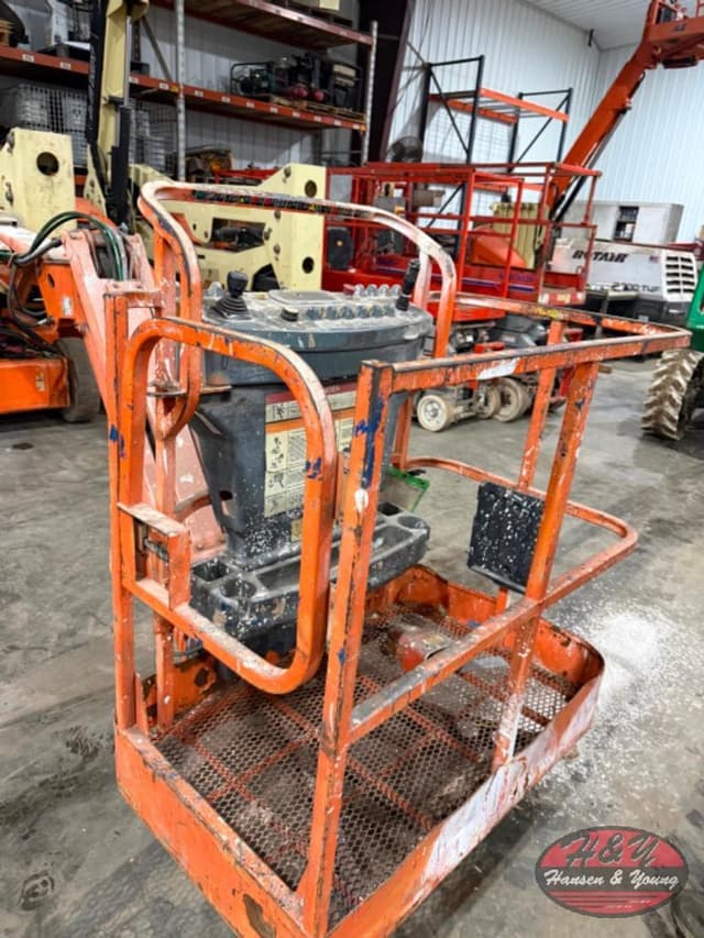 Image of JLG E400AJP equipment image 3