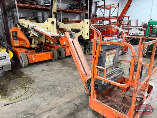 Image of JLG E400AJP equipment image 2