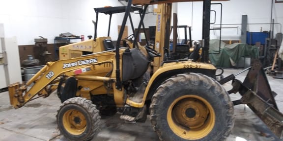 2008 John Deere 110 Equipment Image0