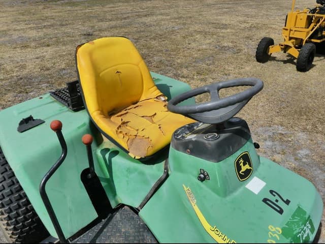 Image of John Deere 1200A equipment image 3