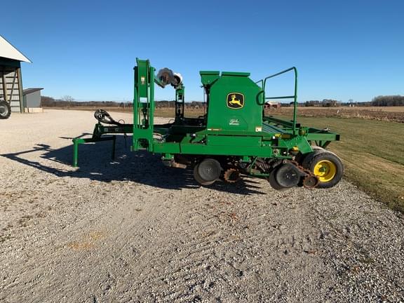 Image of John Deere 1590 equipment image 3