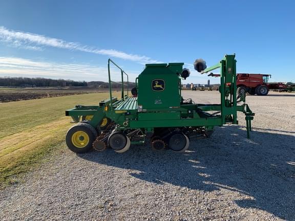 Image of John Deere 1590 equipment image 1