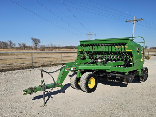 Image of John Deere 1590 equipment image 1