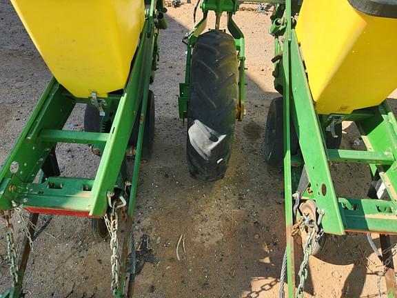 Image of John Deere 1700 equipment image 3