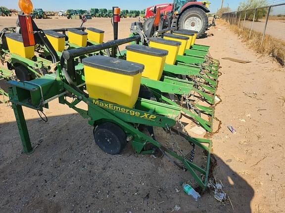 Image of John Deere 1700 equipment image 2