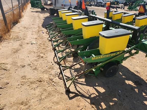 Image of John Deere 1700 equipment image 4