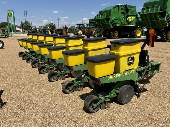 Image of John Deere 1700 equipment image 3