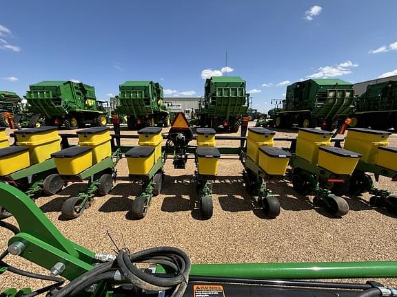 Image of John Deere 1700 equipment image 4