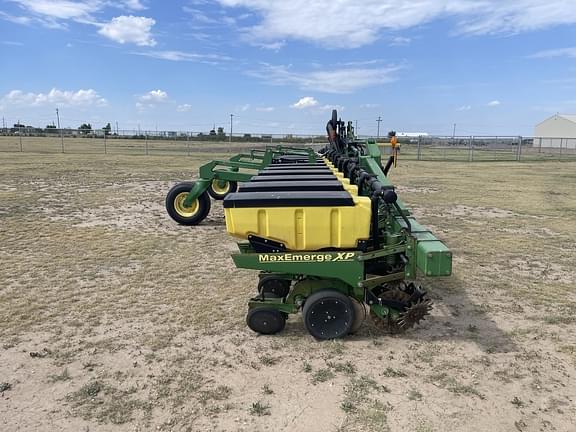 Image of John Deere 1720 equipment image 1