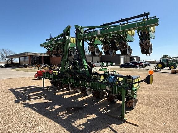 Image of John Deere 1720 equipment image 4