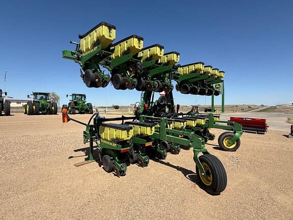 Image of John Deere 1720 equipment image 1