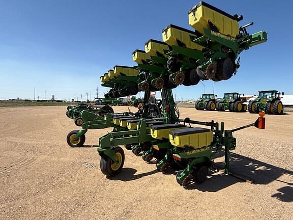 Image of John Deere 1720 equipment image 3