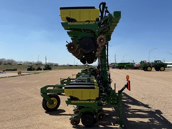 Image of John Deere 1720 equipment image 2