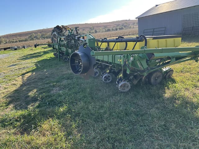 Image of John Deere 1720 equipment image 3