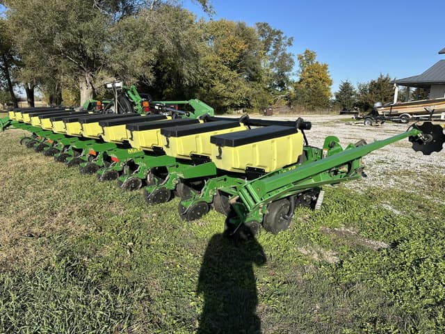 Image of John Deere 1720 equipment image 2