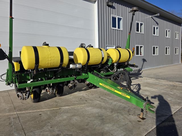 Image of John Deere 1750 equipment image 1