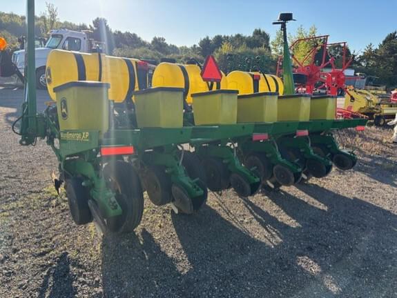 Image of John Deere 1750 equipment image 4