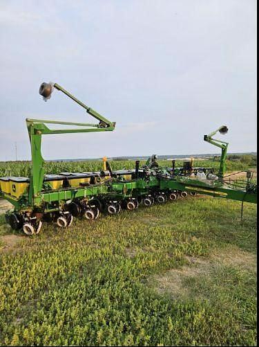 Image of John Deere 1760 Primary image