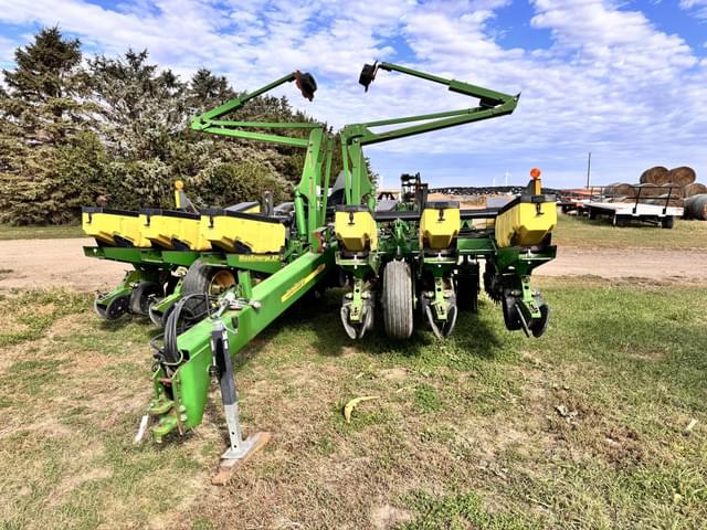 Image of John Deere 1760 equipment image 1