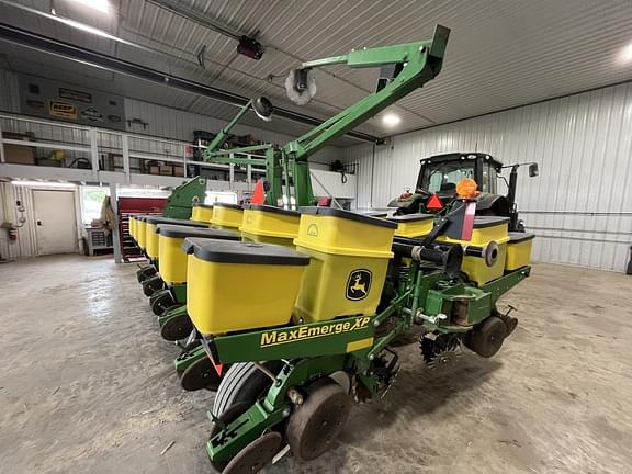 Image of John Deere 1760 equipment image 1