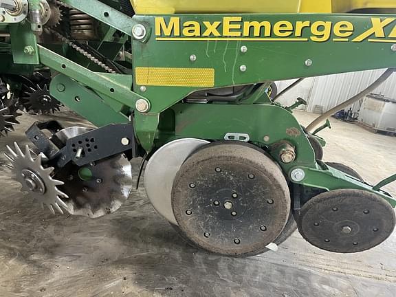 Image of John Deere 1760 equipment image 3